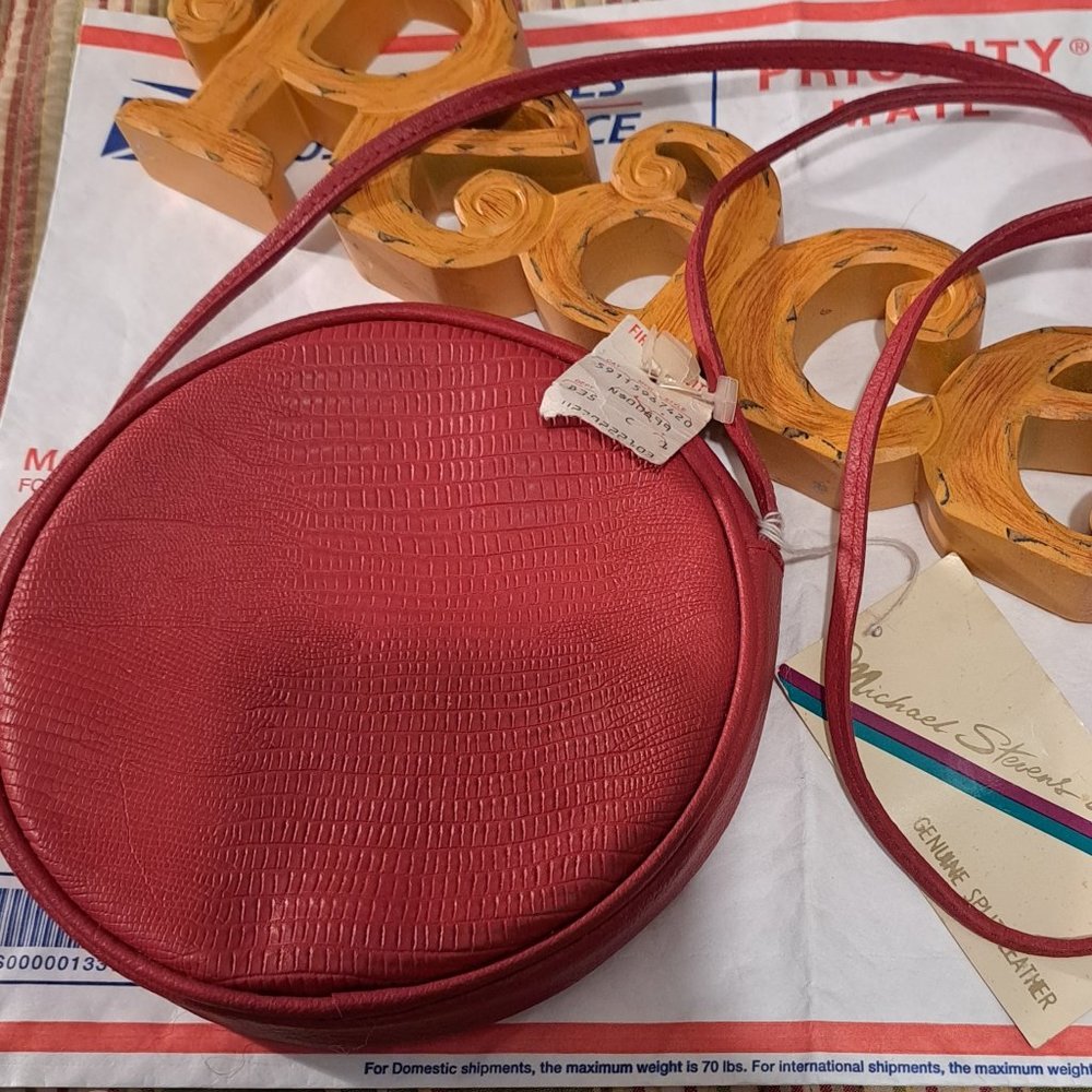 * MICHEAL STEVENS * Genuine Split Leather  (RED) PURSE  / CASUAL CROSSBODY  BAG